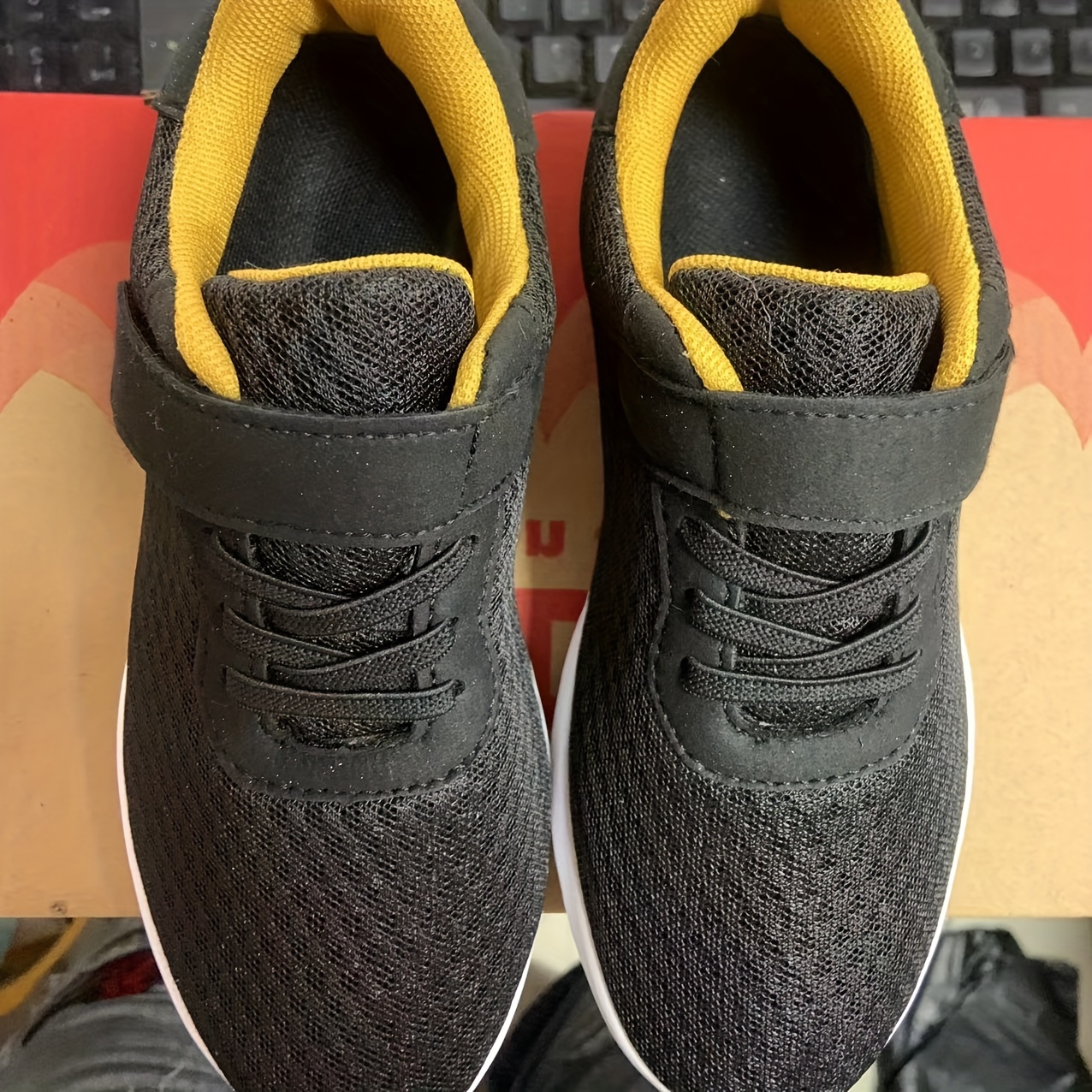 soft sneakers lightweight breathable non slip running shoes details 4
